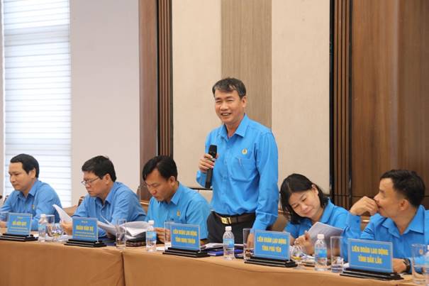 Ông Nguyễn Hữu Hòa- Phó Chủ tịch Thường trực LĐLĐ tỉnh Ninh Thuận cho rằng dự thảo sửa đổi đã tháo gỡ được những điểm vướng cho cán bộ công đoàn chuyên trách. Ảnh: Phương Linh