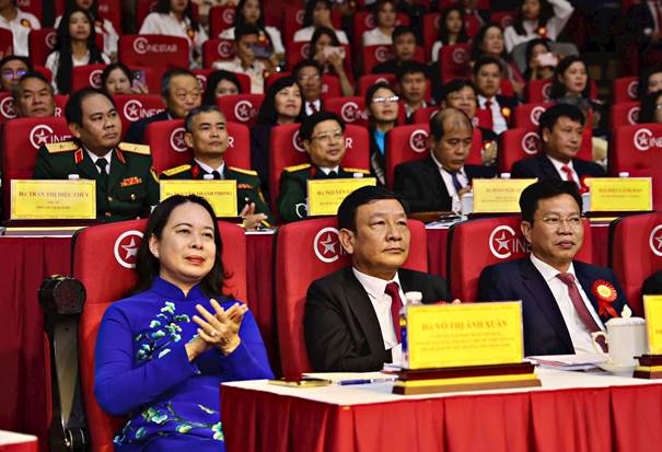 Ủy viên Trung ương Đảng, Phó Chủ tịch nước Cộng hòa xã hội chủ nghĩa Việt Nam Võ Thị Ánh Xuân; Bùi Thắng, Phó Bí thư Tỉnh ủy; Lưu Văn Trung, Phó Bí thư Tỉnh ủy dự Đại hội