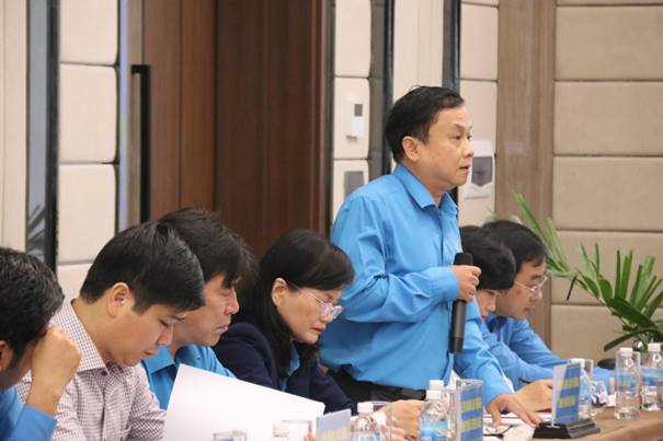 Ông Bùi Đăng Thành - Phó Chủ tịch Thường trực LĐLĐ Khánh Hòa có ý kiến xem xét về công nhận bằng Lao động sáng tạo chỉ chọn giải Nhất cấp tỉnh. Ảnh: Phương Linh