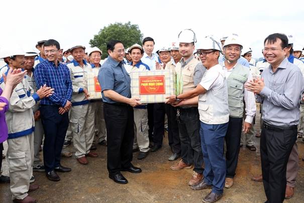 Thủ tướng Phạm Minh Chính phát động phong trào thi đua đặc biệt phát triển kết cấu hạ tầng - Ảnh 7.