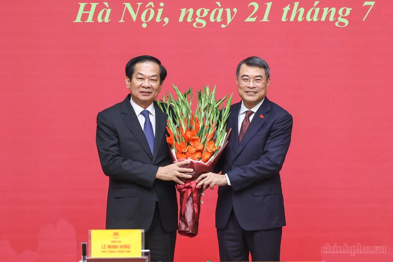 Thủ tướng trao quyết định giao Quyền Bộ trưởng Bộ Nội vụ và bổ nhiệm Thứ trưởng Thường trực Bộ Dân tộc và Tôn giáo- Ảnh 4.