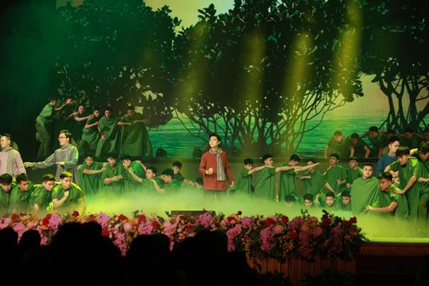 Lãnh đạo Đảng, Nhà nước dự lễ kỷ niệm 80 năm Ngày truyền thống Công an nhân dân và đón nhận Huân chương Sao Vàng lần thứ 5- Ảnh 9.