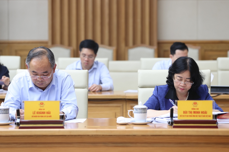 Thủ tướng Lê Minh Hưng: Thi đua, khen thưởng phải bám sát hơi thở cuộc sống, gắn chặt với nhiệm vụ và kết quả cụ thể- Ảnh 3.