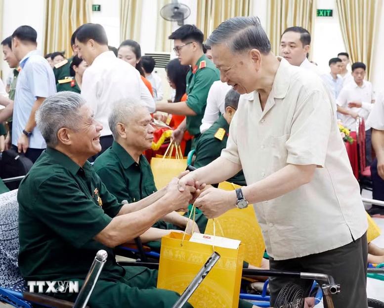Tổng Bí thư, Chủ tịch nước: Tiếp tục rà soát, giải quyết đầy đủ chính sách đối với người có công và thân nhân- Ảnh 1.