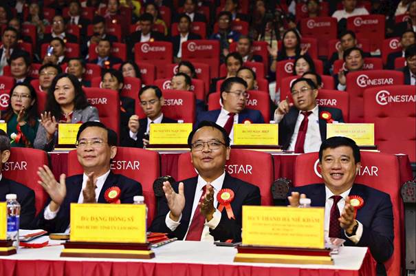 Đồng chí Y Thanh Hà Niê K đăm, Bí thư Tỉnh ủy, Trưởng đoàn ĐBQH tỉnh Lâm Đồng và lãnh đạo tỉnh dự Đại hội